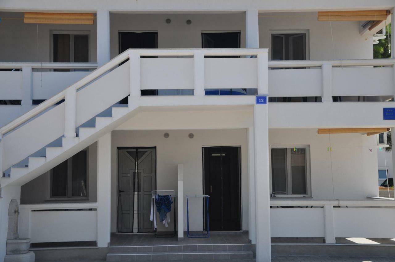 Apartments Istuk Vir Buitenkant foto
